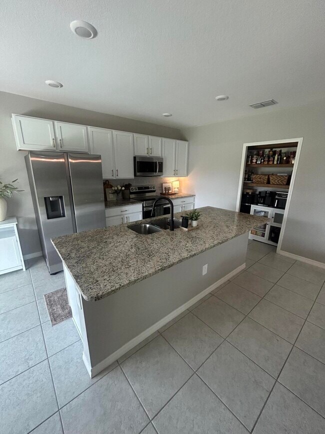 Building Photo - 5840 NW Bates Ave