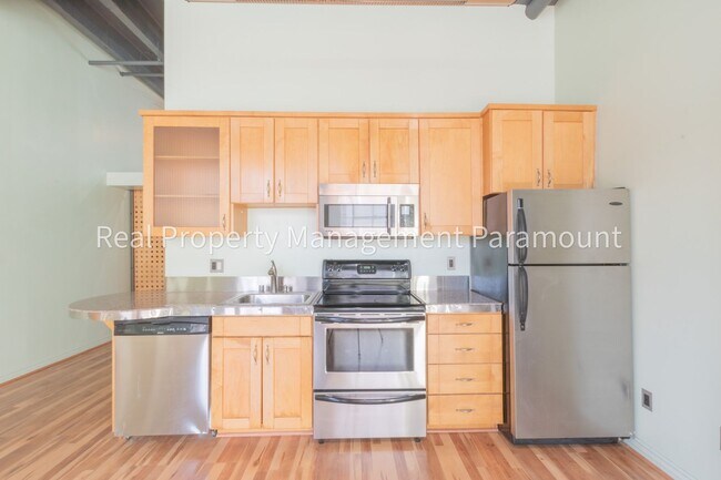 Building Photo - 312 W 5th St