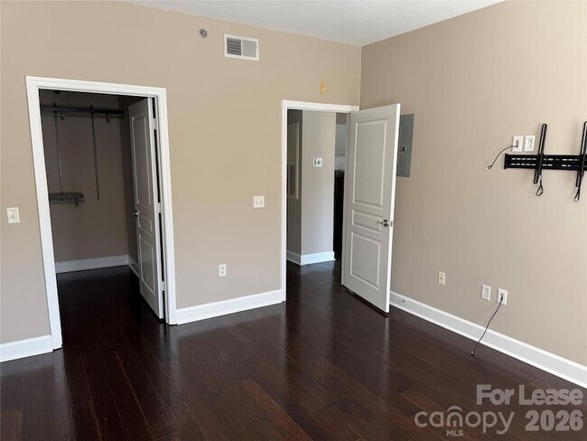 Building Photo - 1315 East Blvd