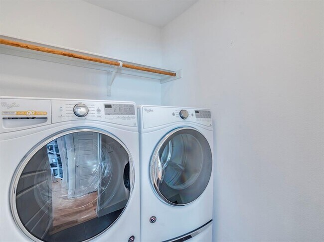 Building Photo - 2309 Hermia St