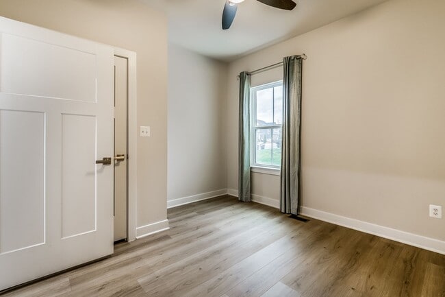 Building Photo - 2023 Hartland Stunner—6BR with 3-Car Garage