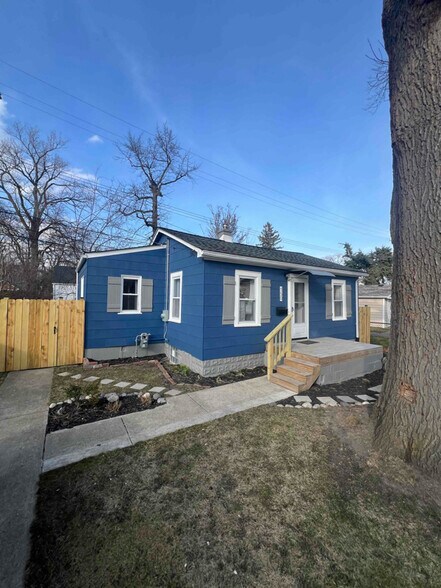 Building Photo - 150 W Harry Ave