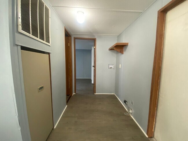 Building Photo - 2 Bedroom 1 Bath Mobile Home in Greenevill...