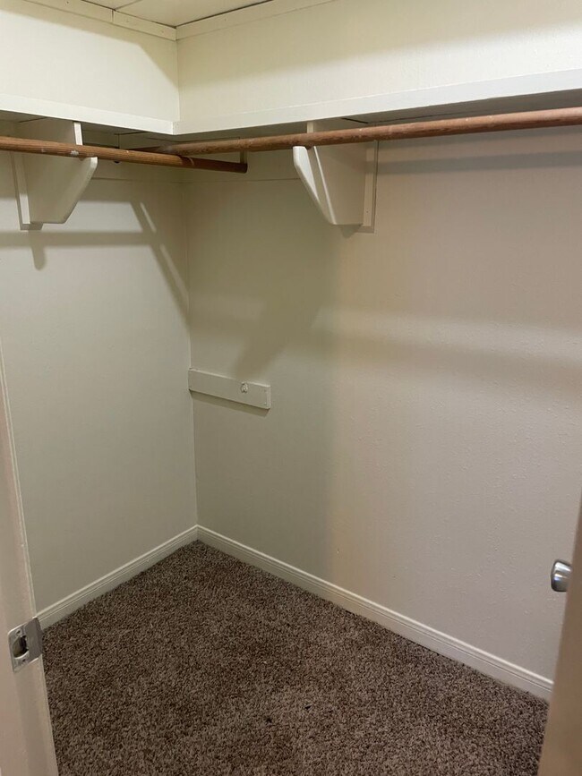 Building Photo - AUGUST PRE-LEASE!  Great 3 bedroom 2 Bathroom Duplex with Small Yard