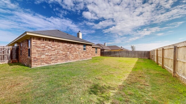 Building Photo - 2 WEEKS FREE RENT + $1,895 ONE STORY 4 BEDROOM WITH 3 FULL BATHS