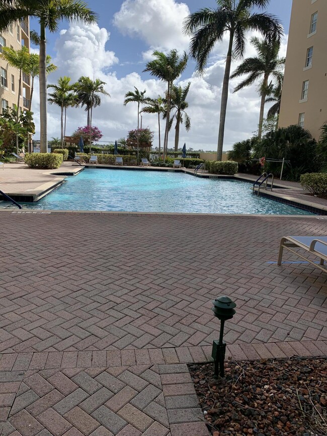 Building Photo - 1801 N Flagler Dr