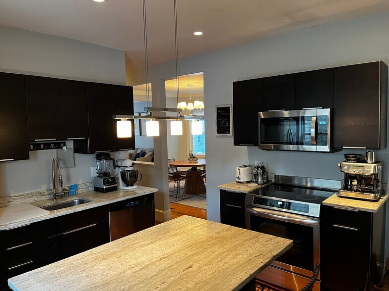 Building Photo - 63 Downer Ave