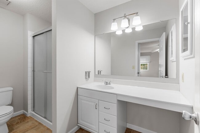 Building Photo - Spacious 4-Bed, 3-Bath Family Home