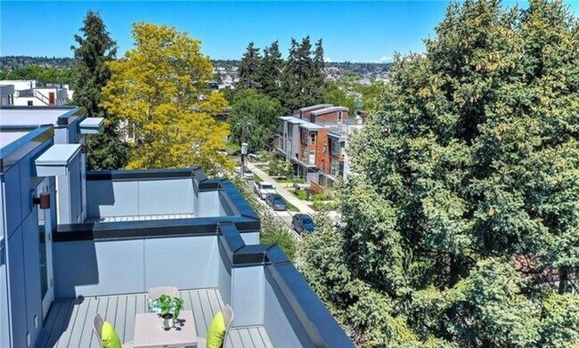Building Photo - Magnolia Townhome