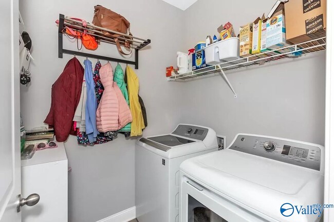 Building Photo - 8651 Segers Trail Loop