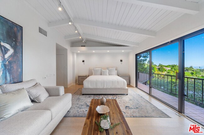 Building Photo - 9305 Beverlycrest Dr