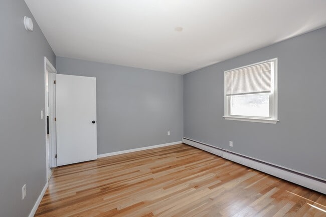 Building Photo - 245 Calef Rd