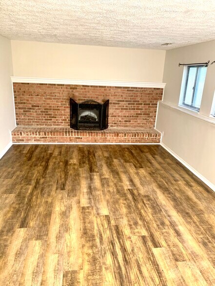 Family Room - 1891 Fernwood Pl