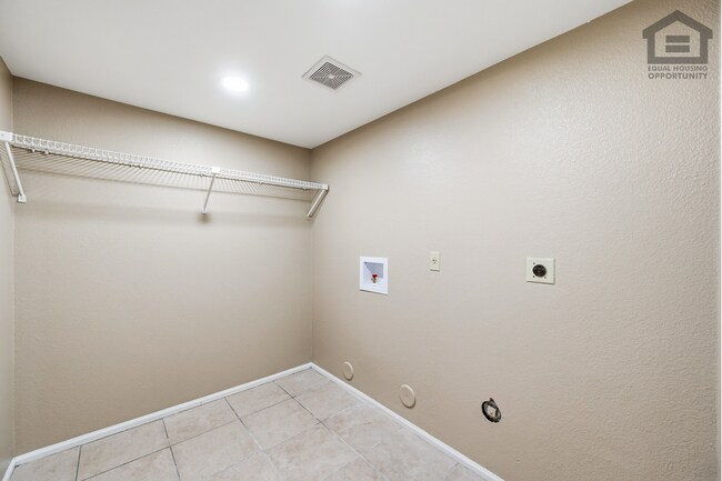 Building Photo - 6Bed/3Bath Split Level House at Cactus/75th Ave! Ready for Immediate Move-In! -- POOL!