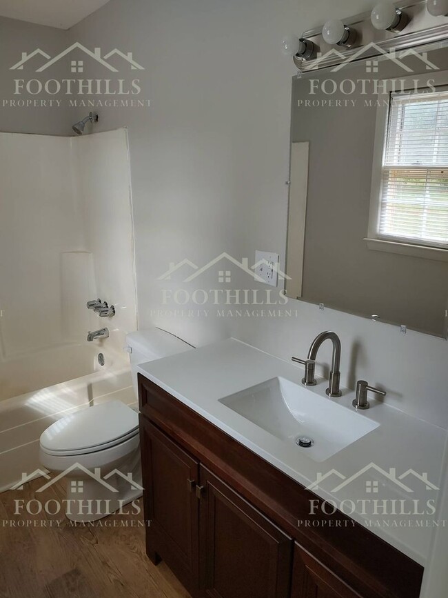 Building Photo - 3-Bedroom Rental Near Anderson University