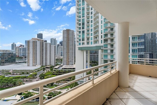 Building Photo - 888 Brickell Key Dr