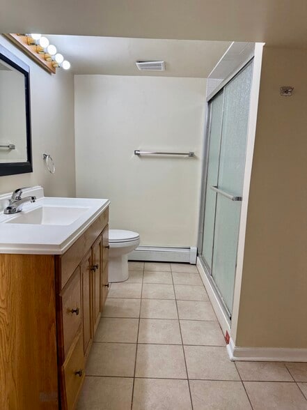 Building Photo - 5800 N Melvina Ave