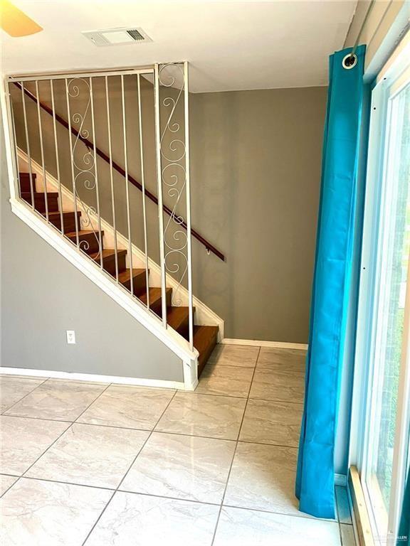 Building Photo - 19 South Dr