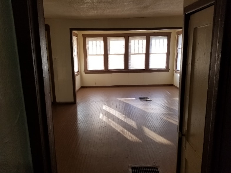 Building Photo - 261 Bellview St