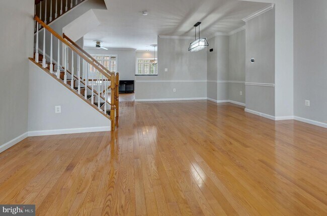 Building Photo - 434 Clayton Ln