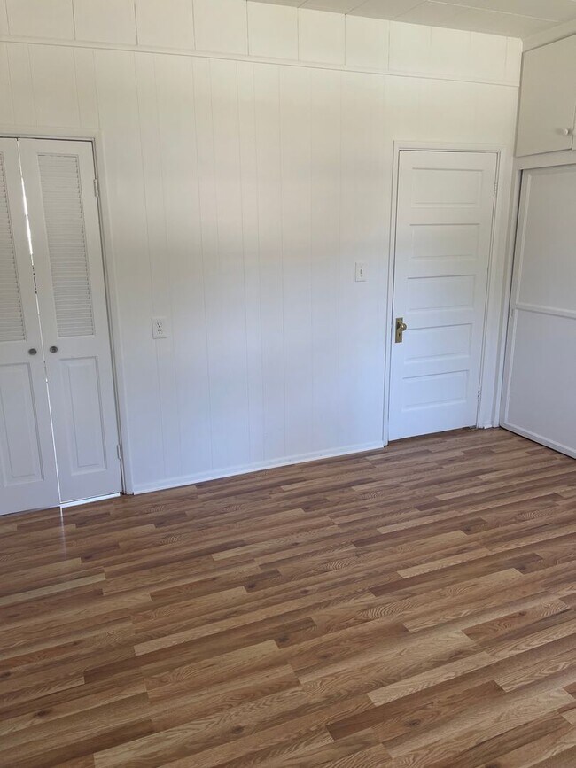 Building Photo - One bedroom apartment in downtown Riverside!