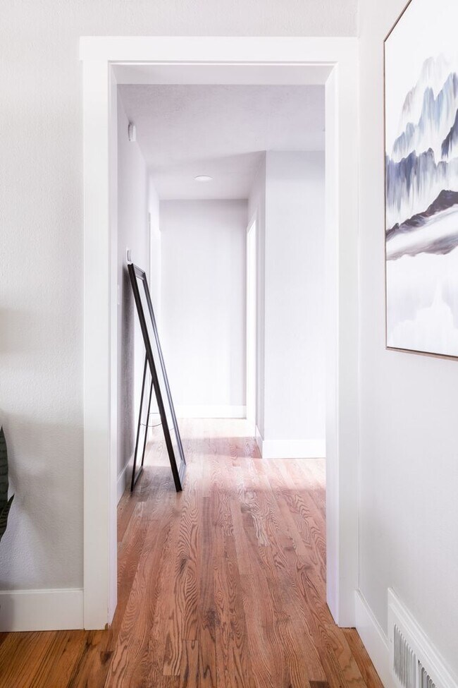 Building Photo - Cozy 2-Bedroom Retreat in North End Boise: Fantastic Location with Elegant Upgrades