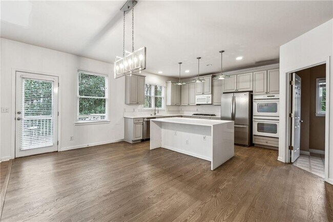 Building Photo - 2075 Willshire Glen