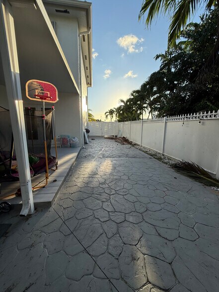 Building Photo - 2807 SW 145th Ave