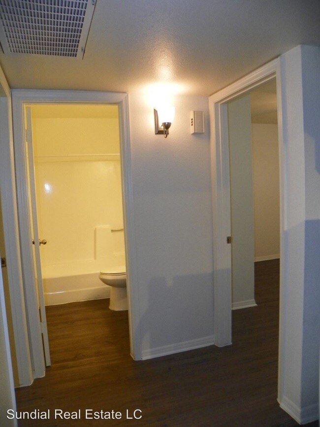 Building Photo - 65-65 N May