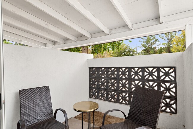 Building Photo - 1232 W 4th St