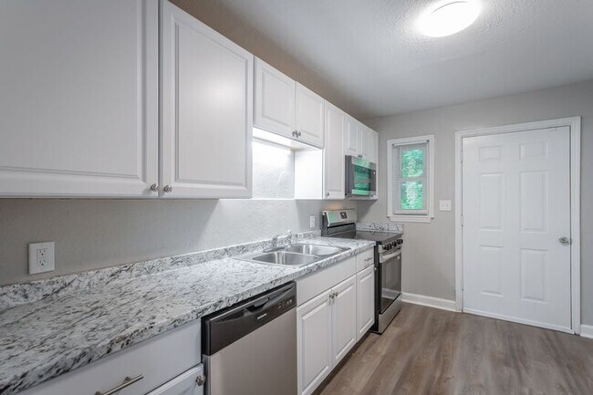 Building Photo - 1006 Glenwood Dr