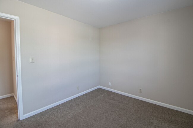 Building Photo - 288 Northridge Dr