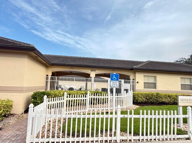 Building Photo - 2080 Greenview Shores Blvd