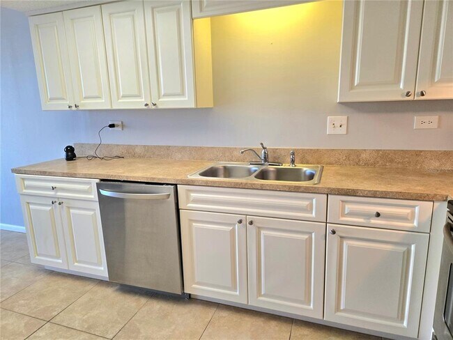 Building Photo - 500 Treasure Island Causeway