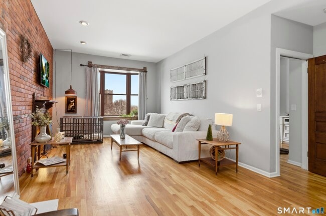 Building Photo - 1 Linden Pl