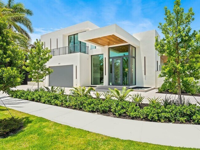 Building Photo - 2657 NE 34th St