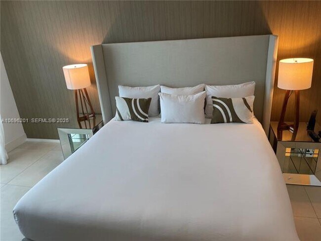 Building Photo - 4111 S Ocean Dr