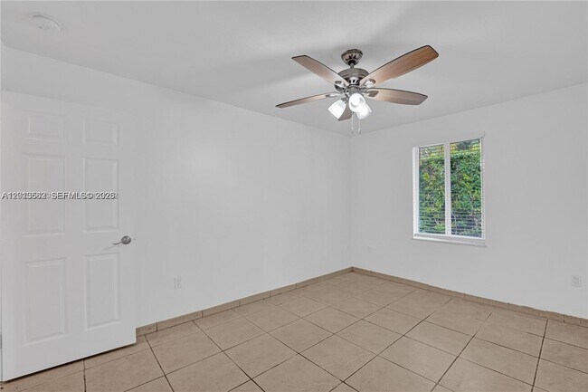 Building Photo - 2747 SW 17th St