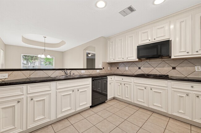 Building Photo - 127 Monterrey Rd W