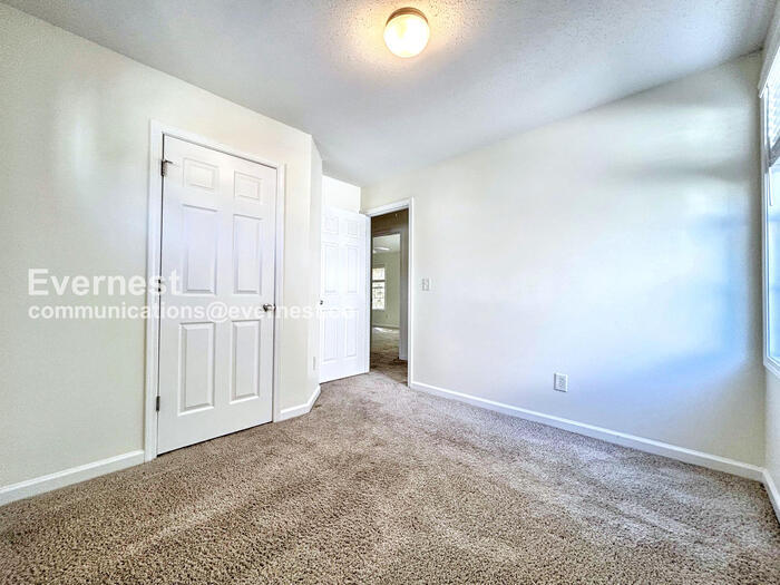 Building Photo - 5 Rosemont Ct