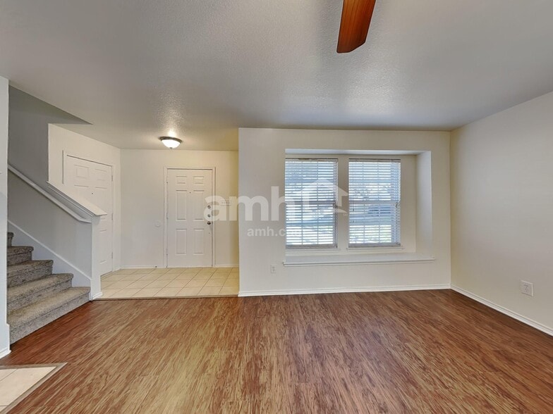 Building Photo - 2203 Terrell Dr