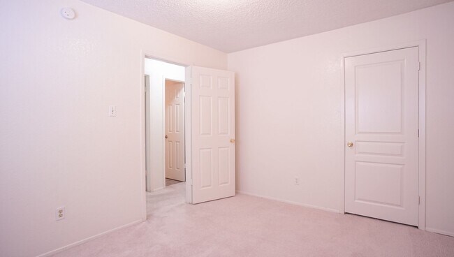 Building Photo - 7404 Vintage Hills Dr
