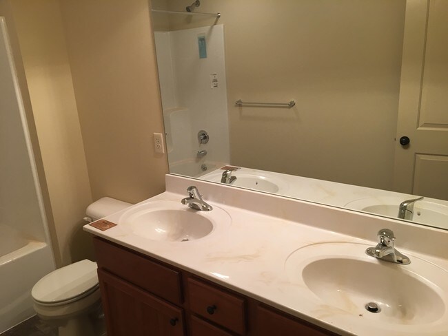 Building Photo - 301 Lakeside Crossing