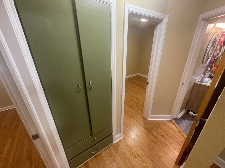 Building Photo - 1991 Glen Garry Dr