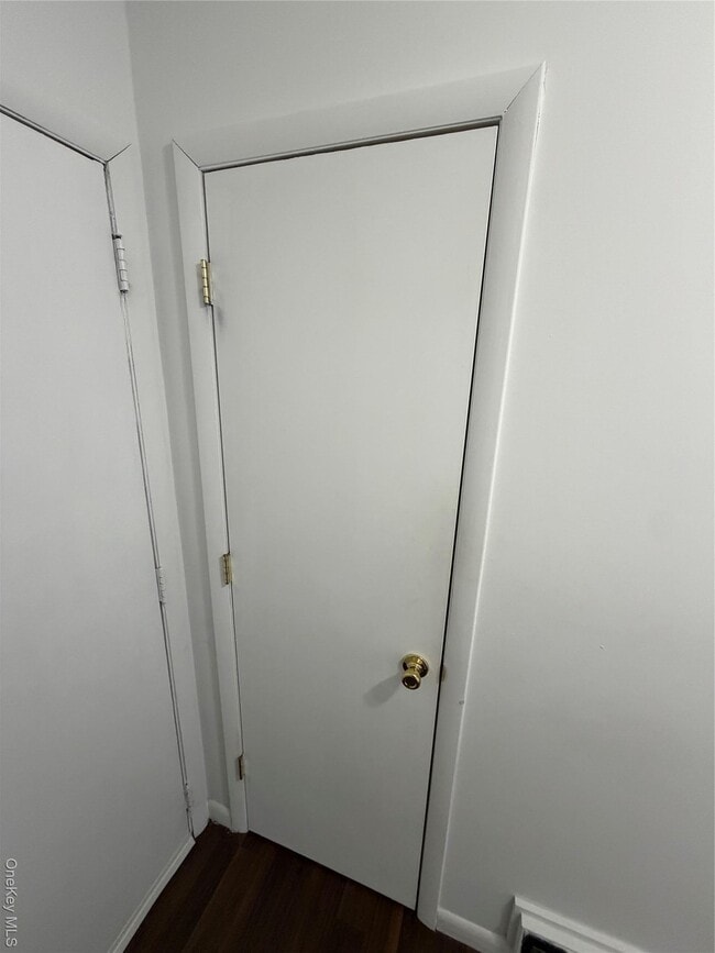 Building Photo - 17 Village Park Dr