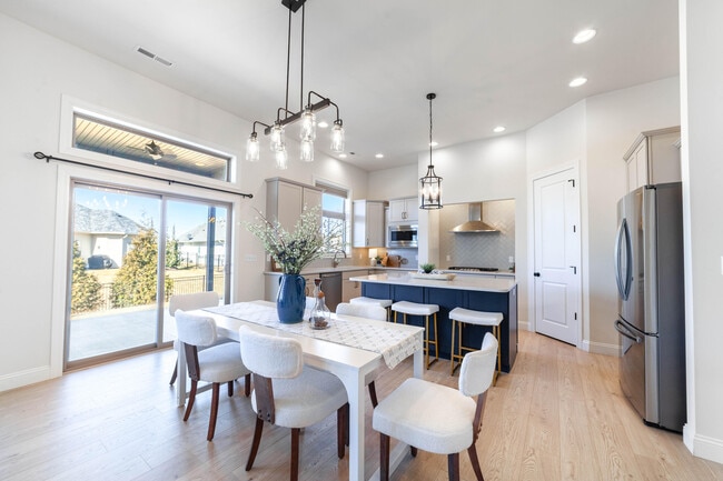 Building Photo - 609 Tomahawk Dr
