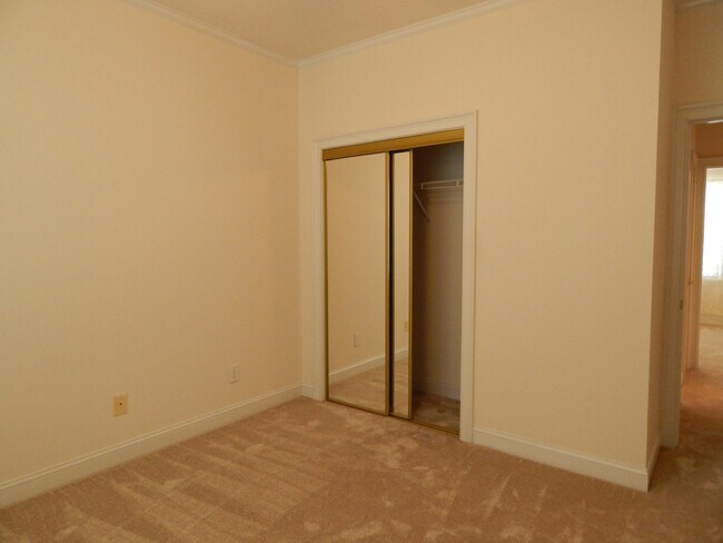 Building Photo - 2109 Elderberry Dr