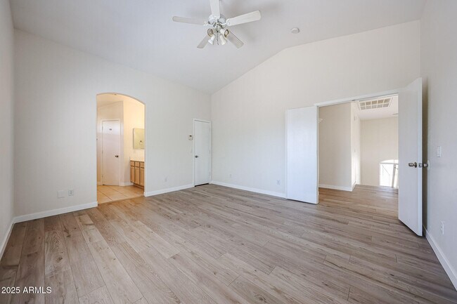 Building Photo - 7315 W Fleetwood Ln