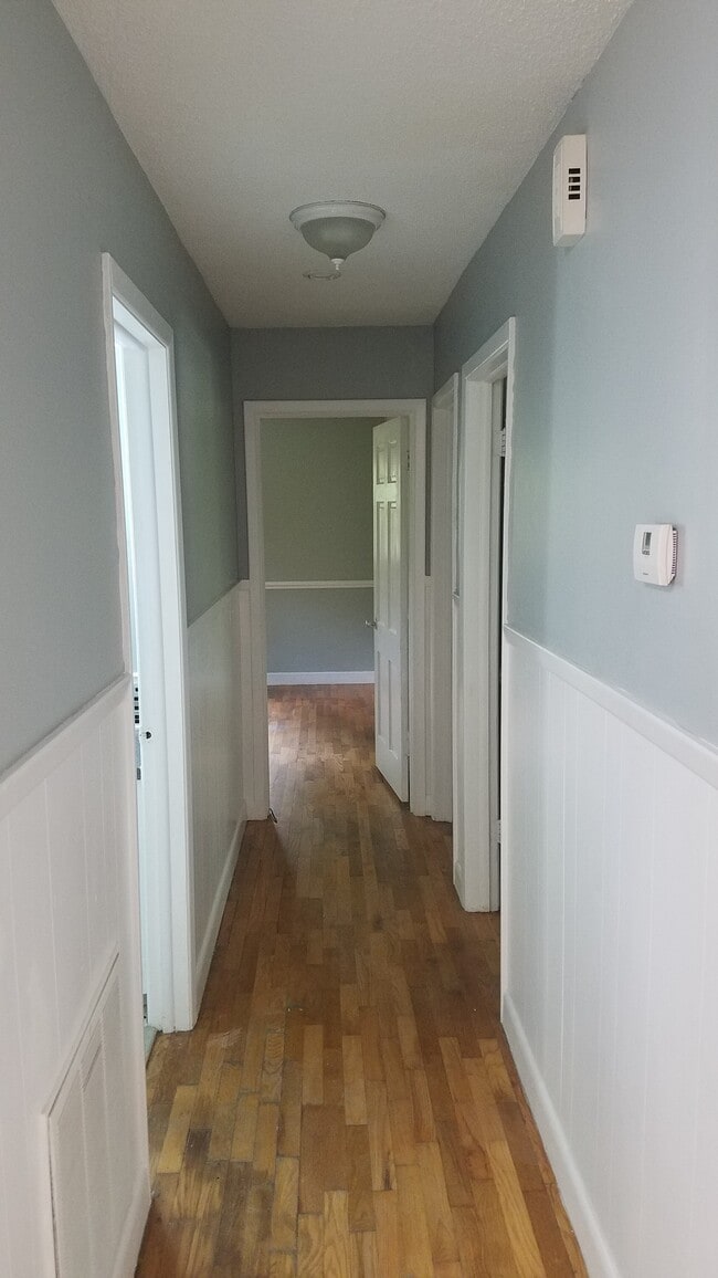 Building Photo - 414 Sharon Dr