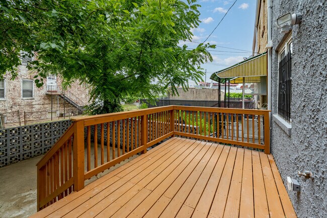 Building Photo - 5120 Queensberry Ave